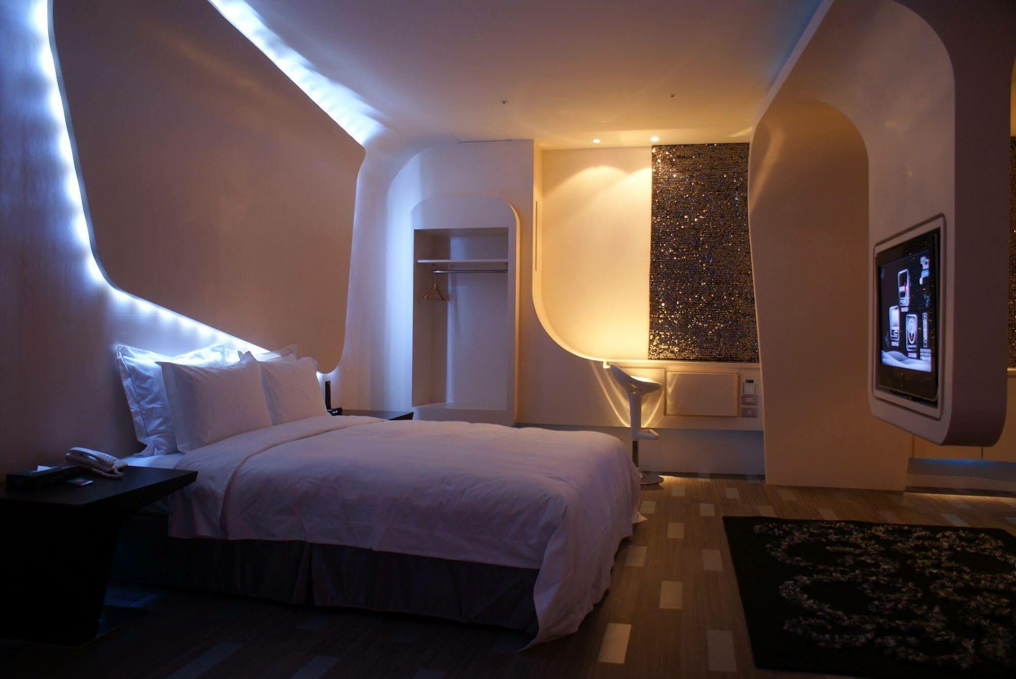 All-Ur Boutique Motel - Taichung Branch Dış mekan fotoğraf